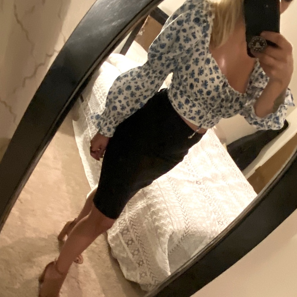 Blue and white long puffy sleeve crop top